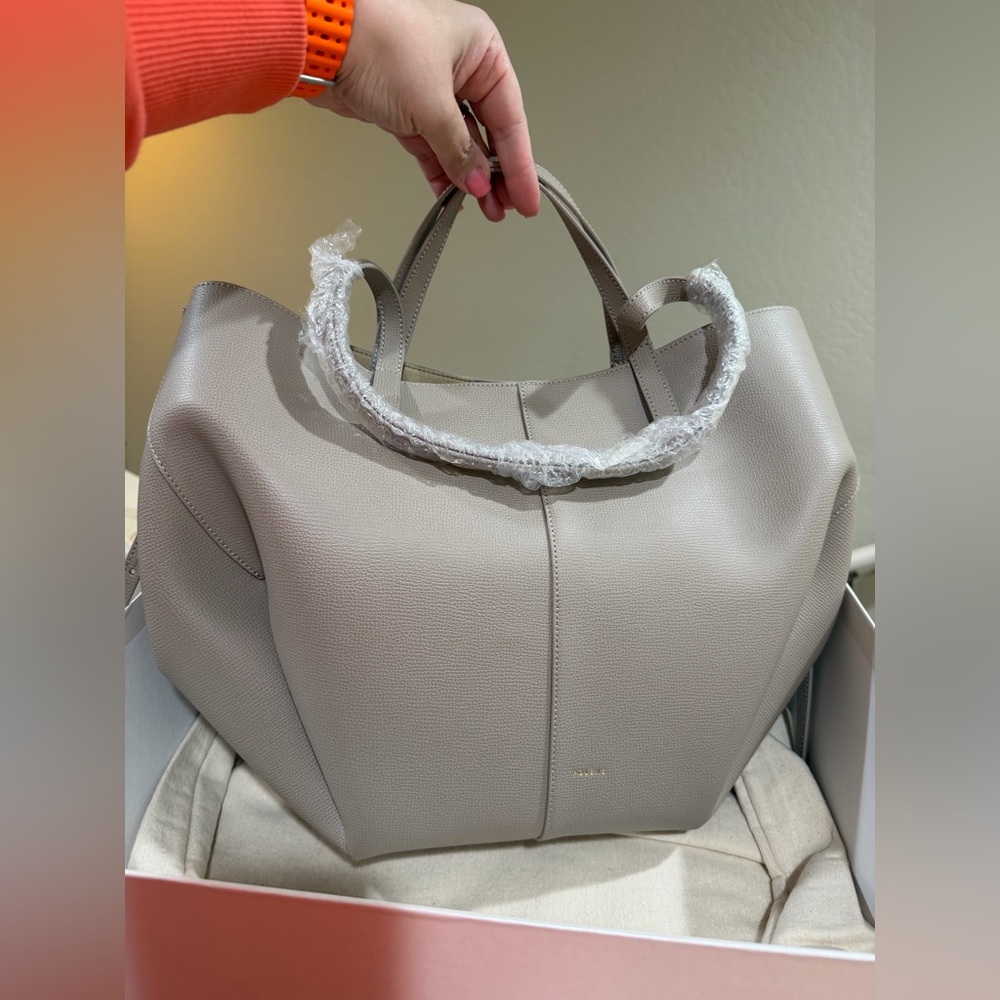 Polene Cyme
EDITION TEXTURED TAUPE
